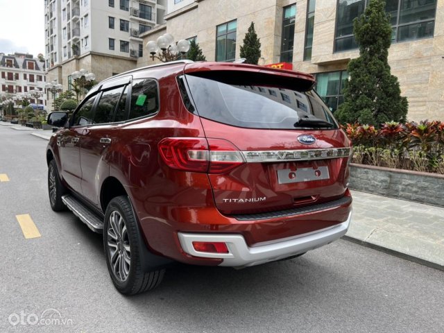 Xe màu đỏ12