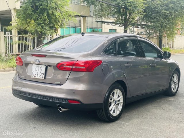 Xe màu xám, giá chỉ 465 triệu9