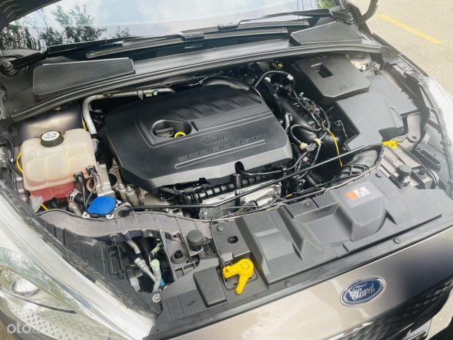 Xe màu xám, giá chỉ 465 triệu14