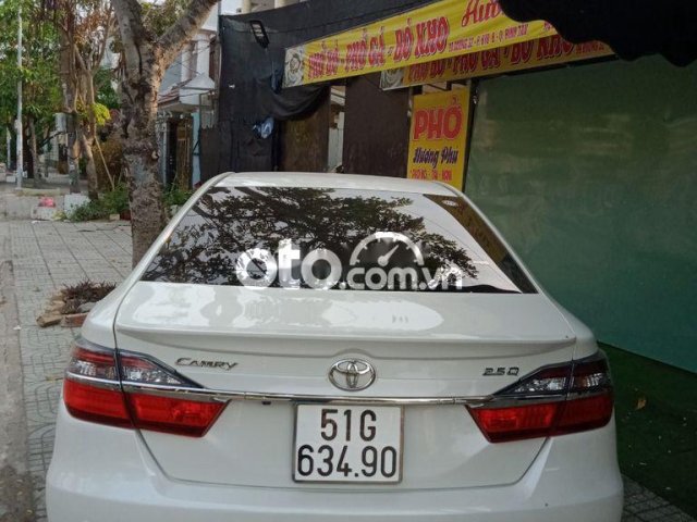 Cần bán xe Camry 2,5Q 2018 trắng