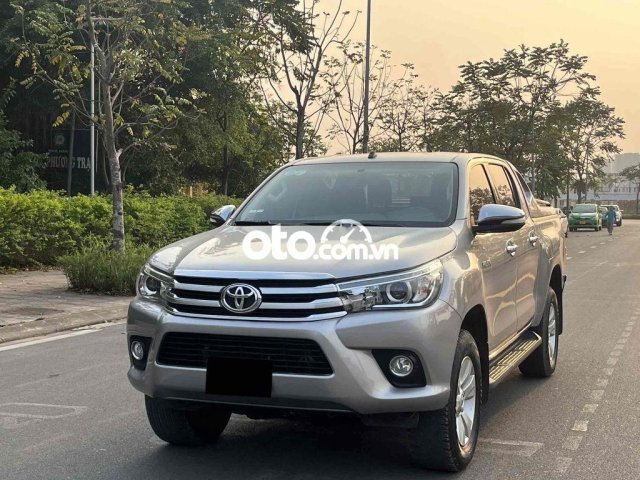 Toyota Hilux 2.8 2016 2 cầu máy dầu phom mới