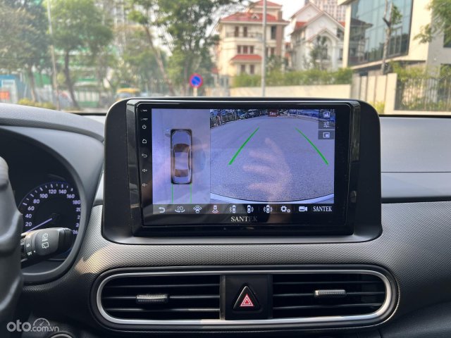 Xe đã độ lên dàn đèn bi led, xe màu trắng6