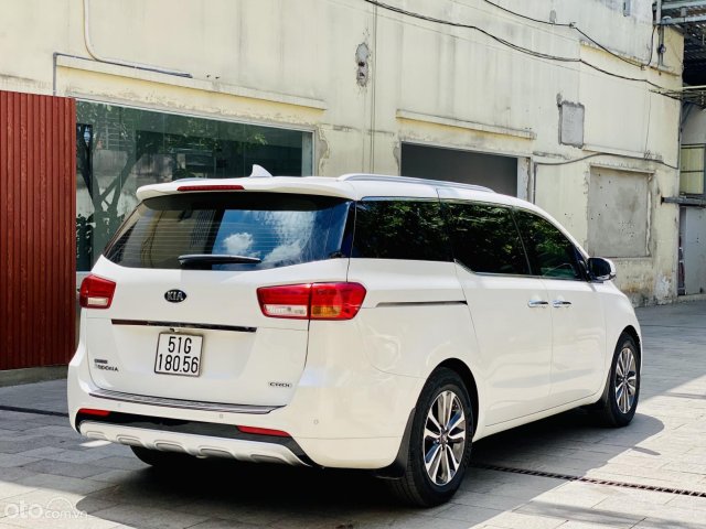 Xe màu trắng7