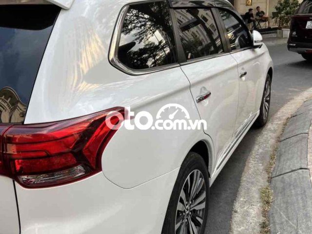 Xe Outlander 2022 - Premium3