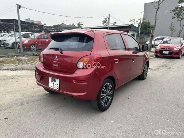 Màu đỏ, xe nhập số sàn1
