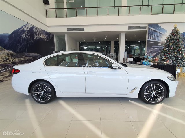[Ưu đãi hot 50% phí trước bạ + 1 năm bảo hiểm Tháng 5/2023] Có xe giao ngay, đủ màu tại showroom2