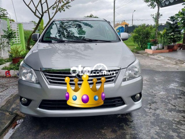 Cần bán Toyota Innova E 2013 M/T0