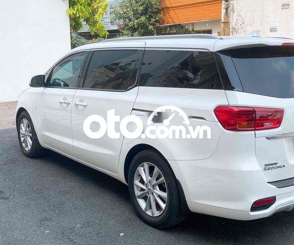 kia sedona 2019 mấy dầu