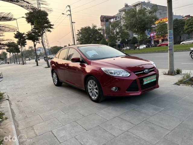 Xe màu đỏ nổi bật2