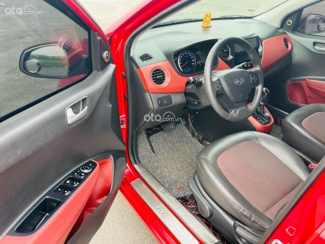 Cần bán xe màu đỏ5