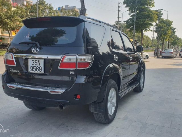 Xe màu đen, giá 395tr1
