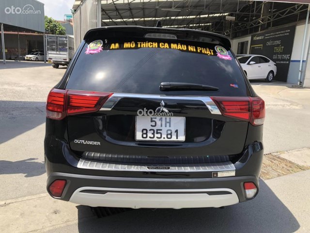 Màu đen, 736tr1