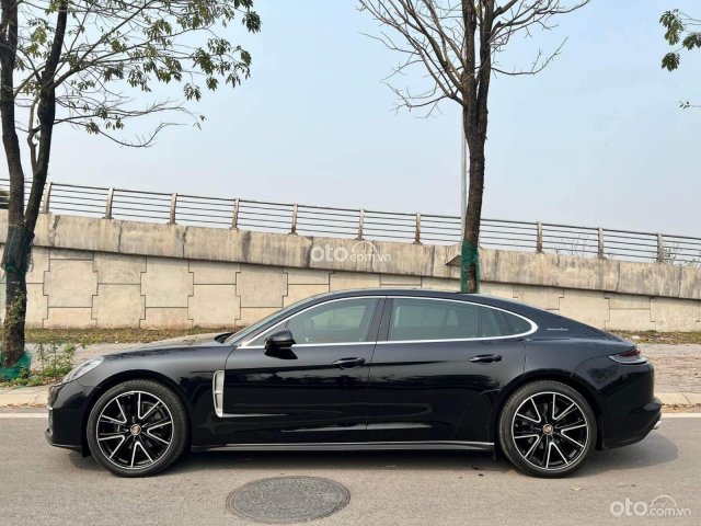 Bán ô tô model 2022 màu đen4