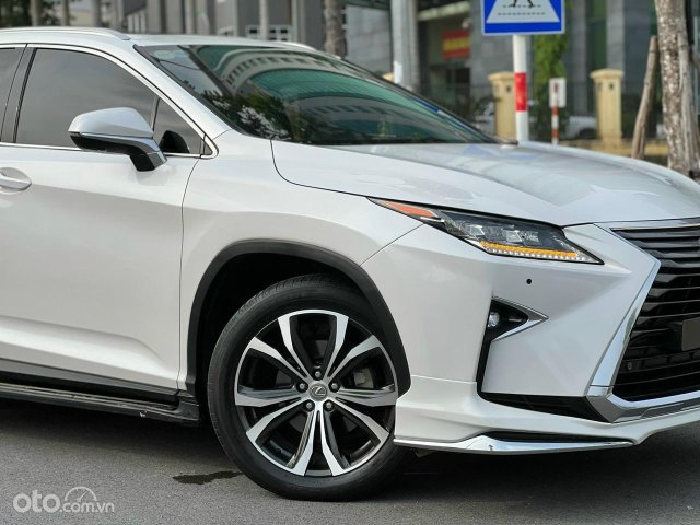 Màu trắng, xe nhập6