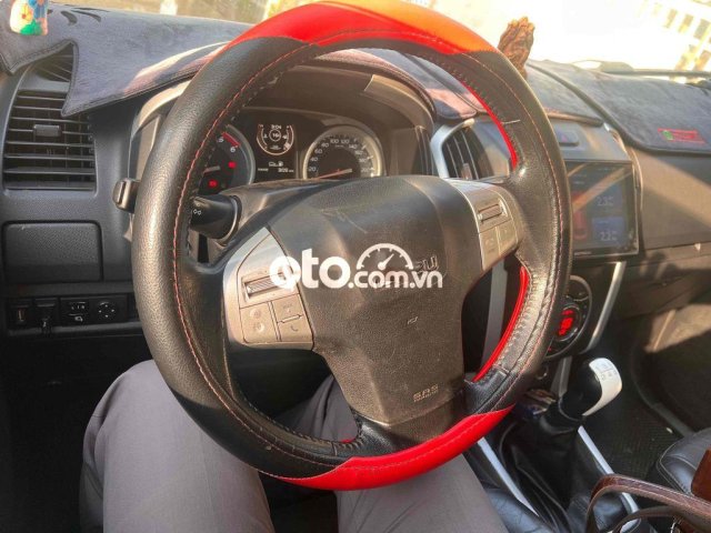 Bán Mu X 2017 số sàn 2.5 đồ chơi đầy đủ5