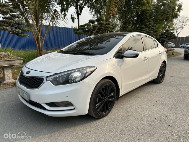 Xe màu trắng giá cạnh tranh0