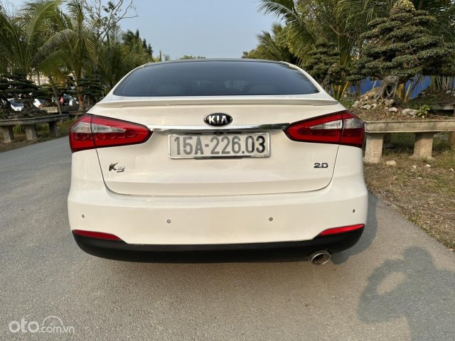 Xe màu trắng giá cạnh tranh4