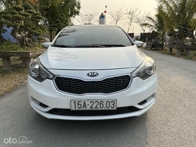Xe màu trắng giá cạnh tranh1