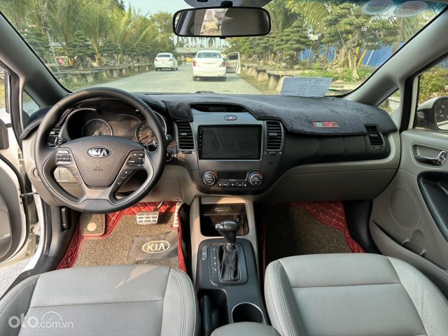 Xe màu trắng giá cạnh tranh10