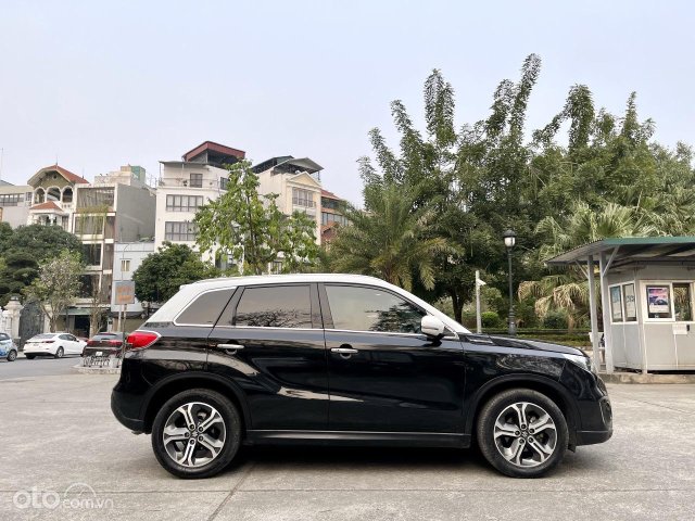 Xe màu đen4
