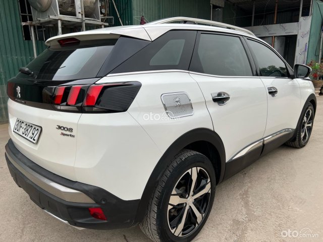 Xe gia đình giá chỉ 770tr2