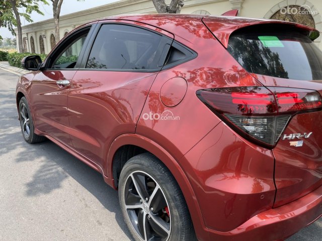 Xe màu đỏ giá cạnh tranh4
