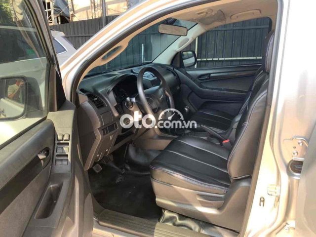 ISUZU MUX 2017 máy dầu số sàn odo 77.000km3