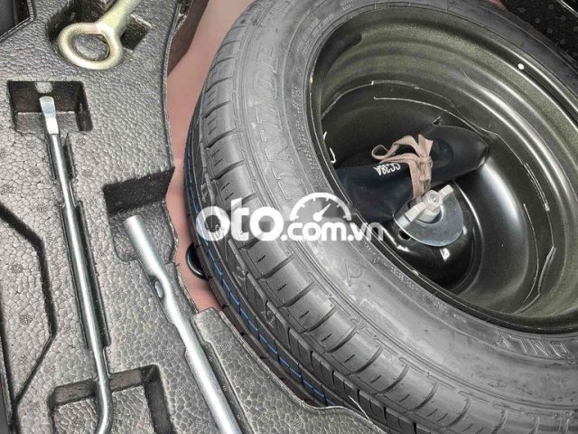 mazda 2 luxury 12/2022 lướt chỉ 2500km10