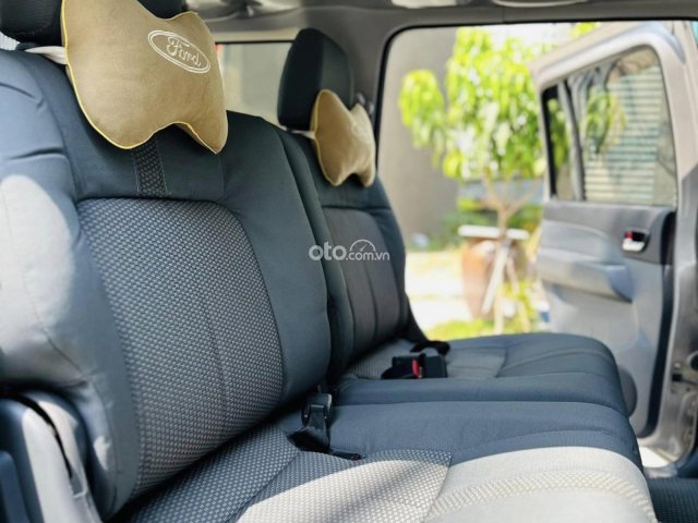 Xe màu bạc giá cạnh tranh8