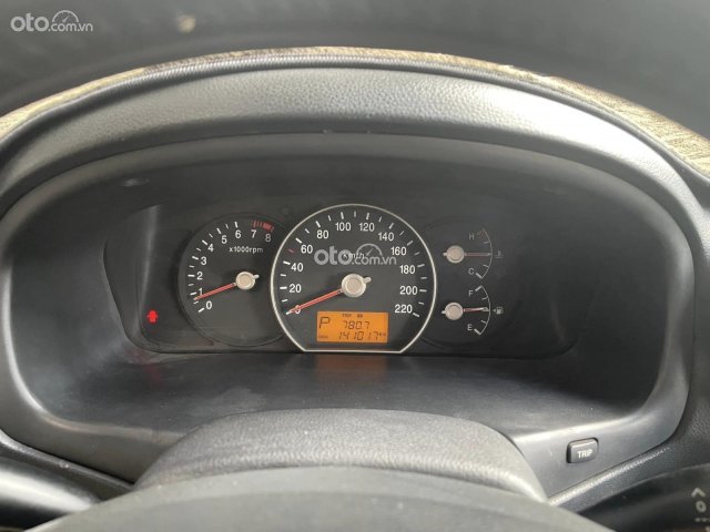 Màu xám xe gia đình, giá 260tr4