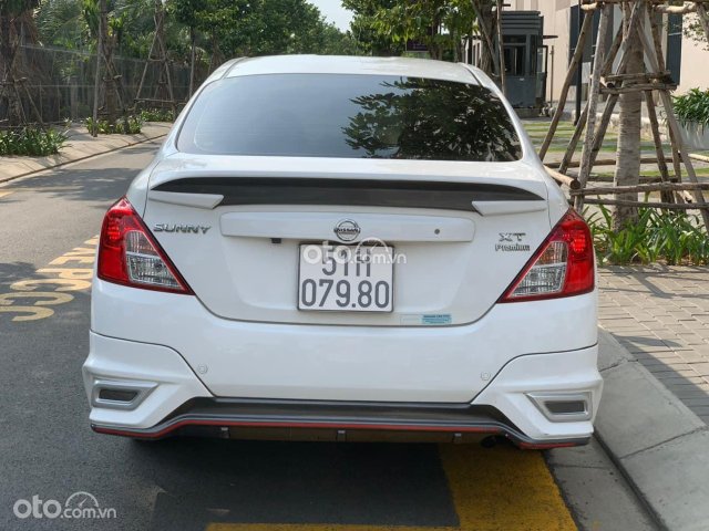 Màu trắng, giá chỉ 365 triệu1