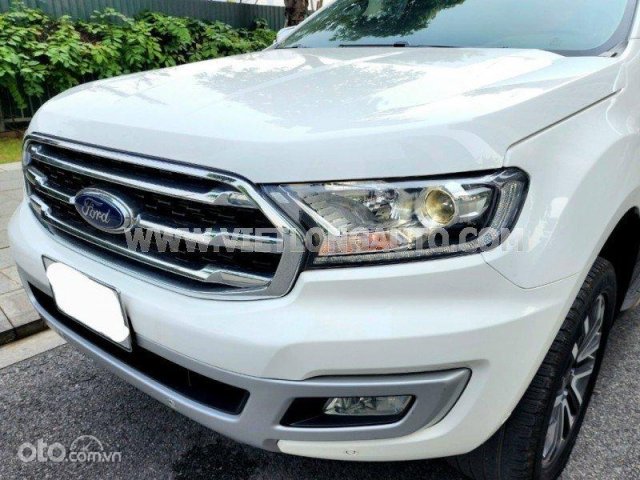 Màu trắng, xe nhập8