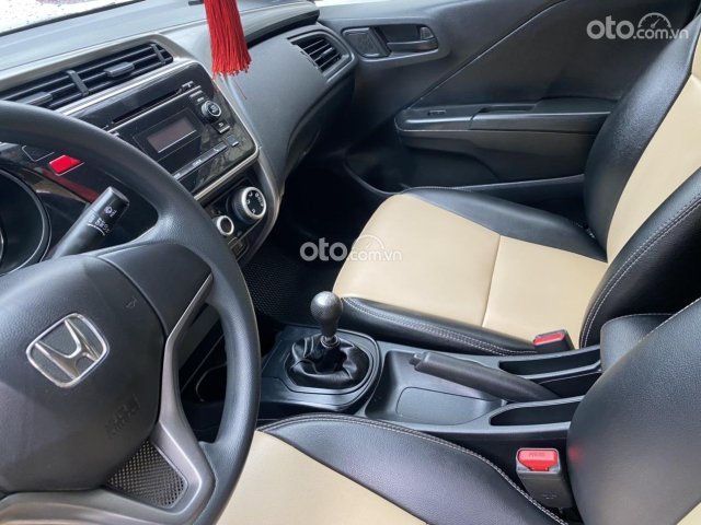 Xe 1 chủ thật mới, số sàn, biển phố không mất 20 triệu, xe gia đình đi ít giữ gìn2