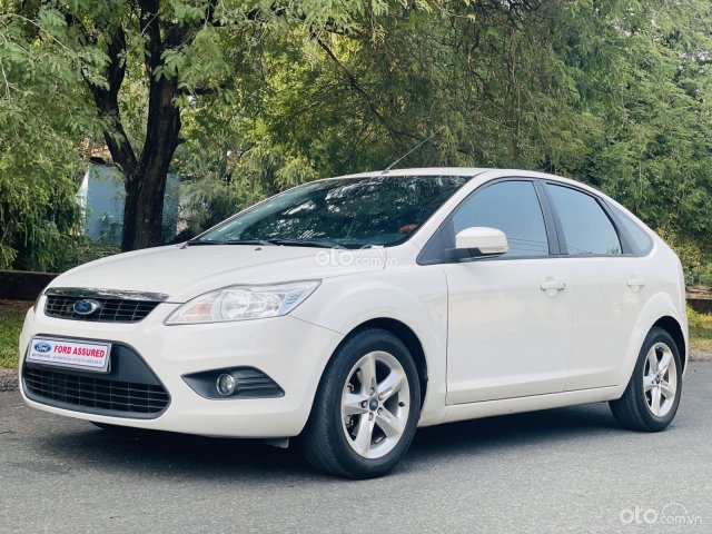 Màu trắng giá cạnh tranh2