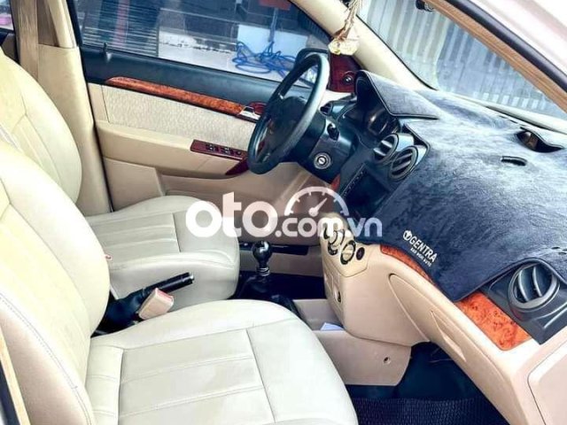 Cần bán xe Gentra gia đình BS Bình Dương.2