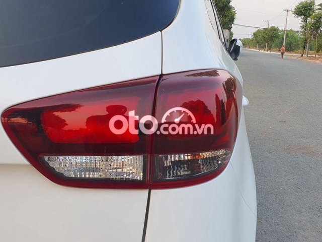 Kia Rondo số sàn, đời 2017, màu trắng, odo 78000km8