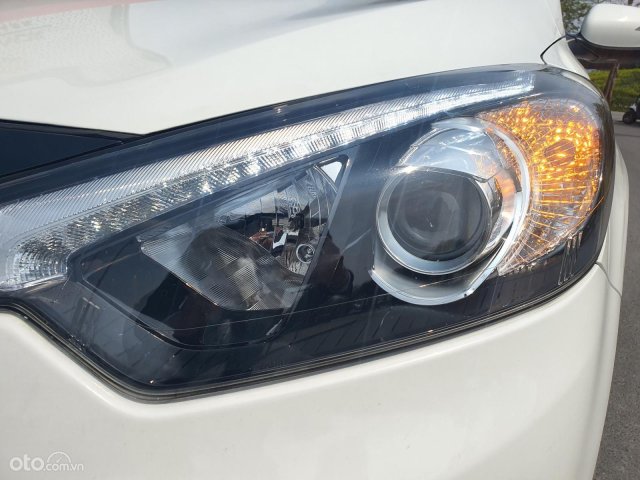 Xe màu trắng4