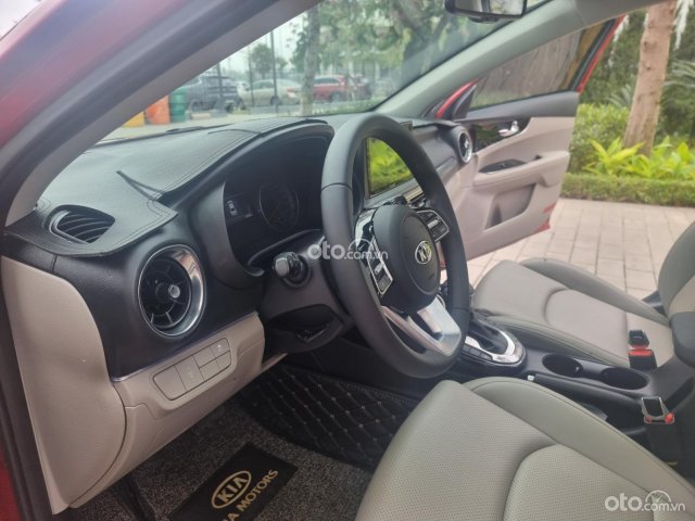 Cần bán xe gia đình giá 588tr8
