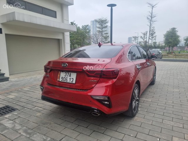 Cần bán xe gia đình giá 588tr6