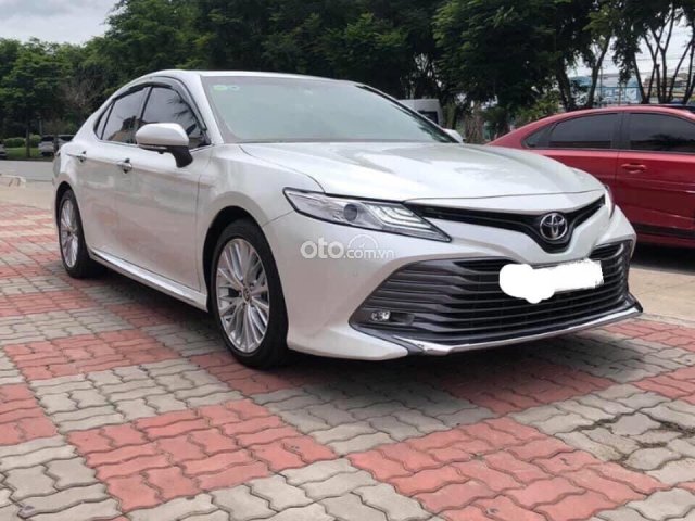 Toyota Camry 2019 - Màu trắng, nhập khẩu