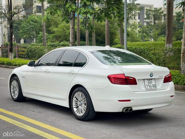 Màu trắng, xe nhập8