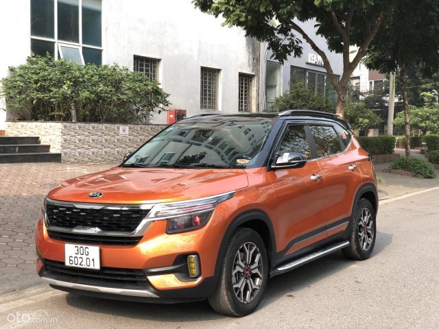 Xe màu nâu, 695 triệu2
