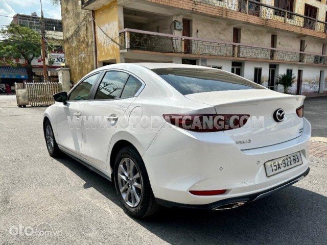 Xe màu trắng số tự động giá hữu nghị7