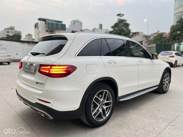Xe màu trắng2