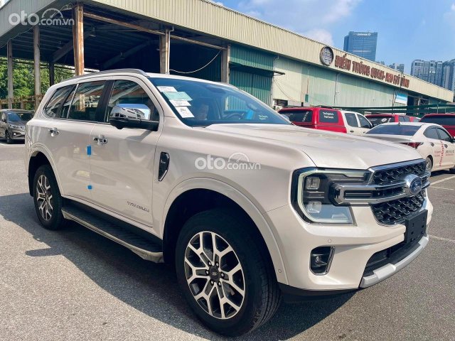 2 cầu 4x4 AT hộp số 10 cấp - Bản cao cấp nhất0 2 cầu 4x4 AT hộp số 10 cấp - Bản cao cấp nhất0