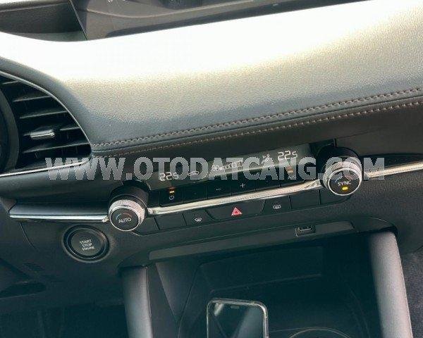 Xe màu trắng số tự động giá hữu nghị3