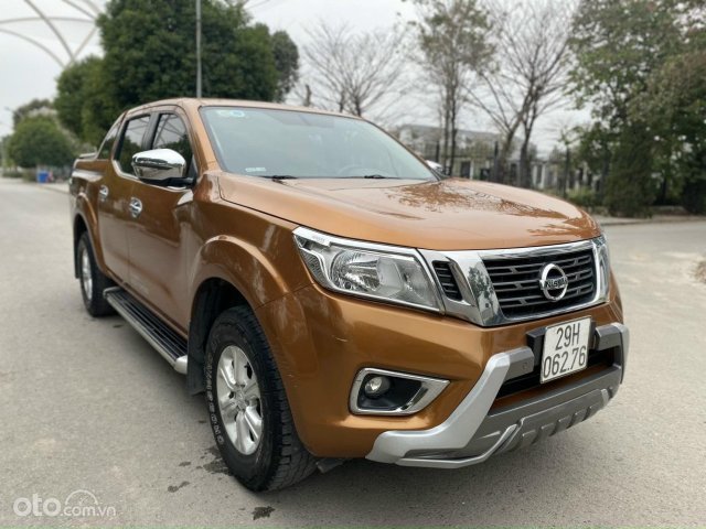 Xe màu nâu11