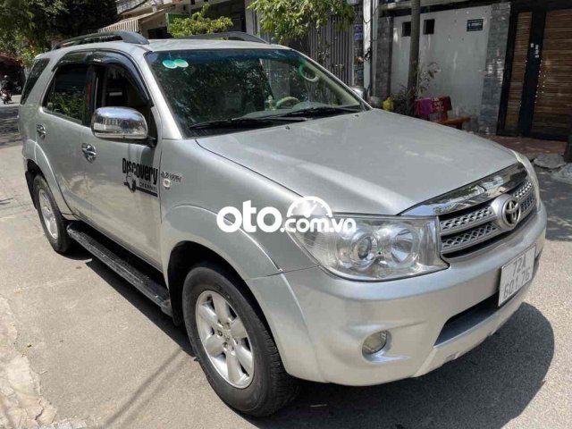 Bán Toyota Fortune đời 2010 AT, mầu bạc. 2 cầu 4x40