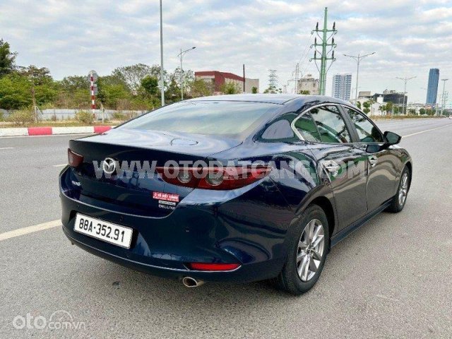 Xe màu đen giá cạnh tranh6