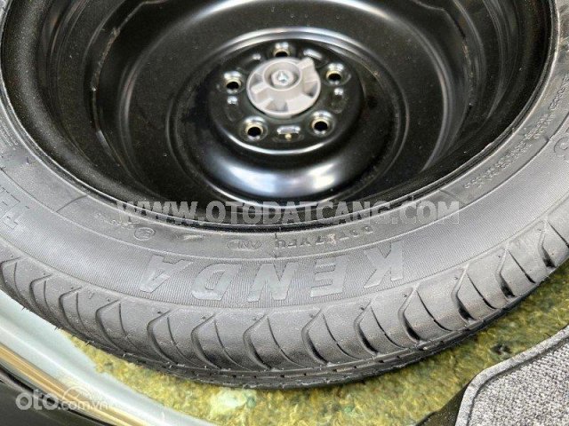 Xe màu trắng số tự động giá hữu nghị2